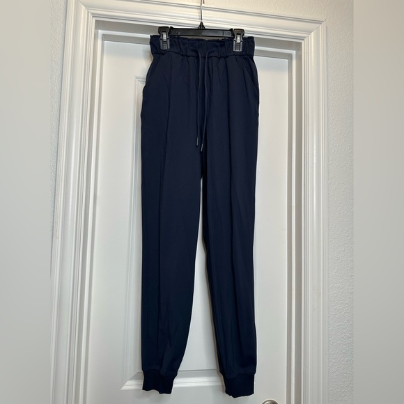 Lululemon Stretch High-Rise Jogger Full Length in Navy Blue Size 2‎ - Picture 2 of 12